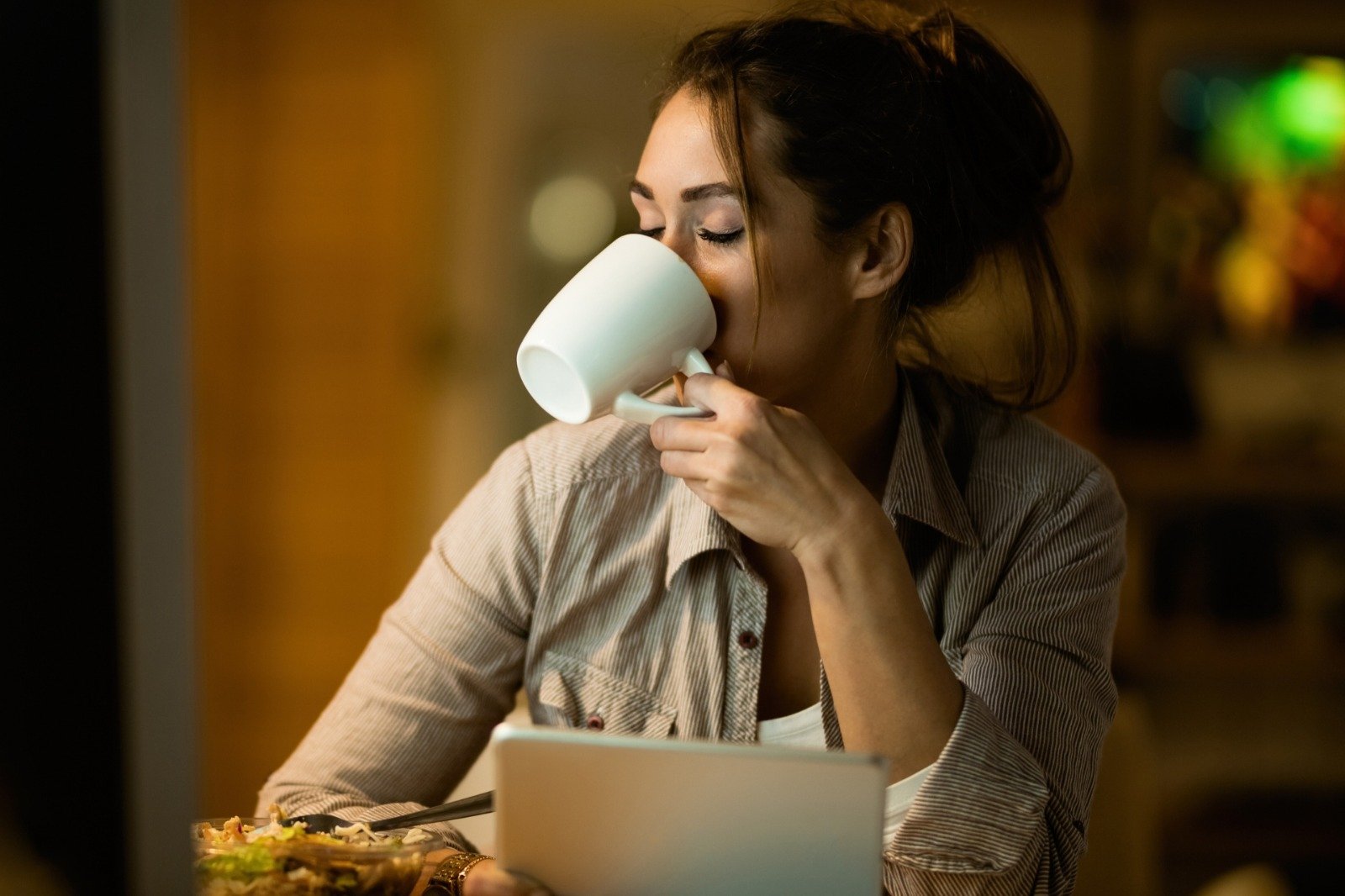 Women drinking coffee